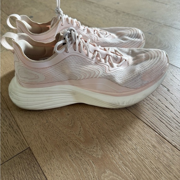APL Streamline Womens Sneaker Size 7.5 - Picture 1 of 5